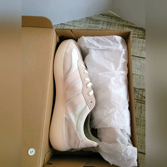 Adidas Women's Pink and White Sneakers - Picture 10 of 11